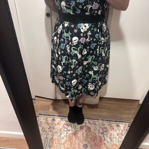 Retro Chic Black and Green Midi Dress